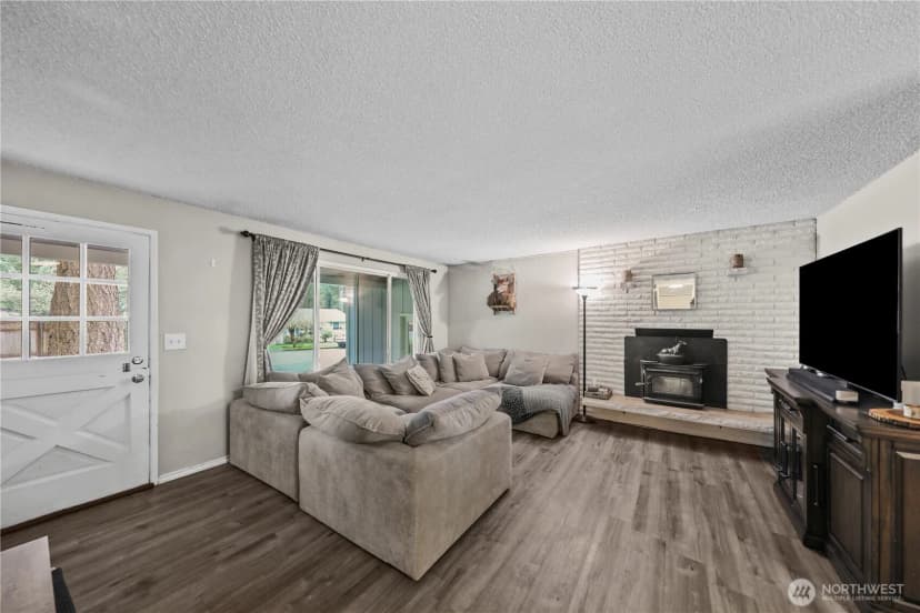 Property photo for 203 S 357th Street, Federal Way photo 5