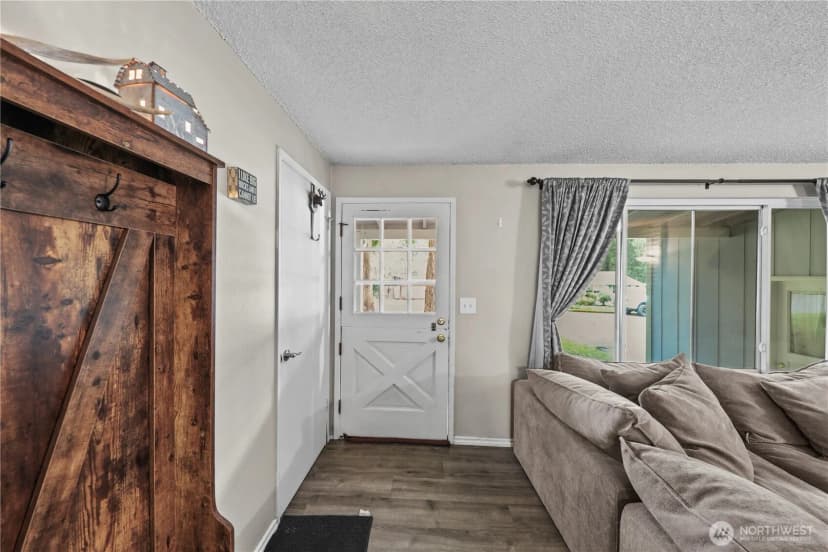 Property photo for 203 S 357th Street, Federal Way photo 8