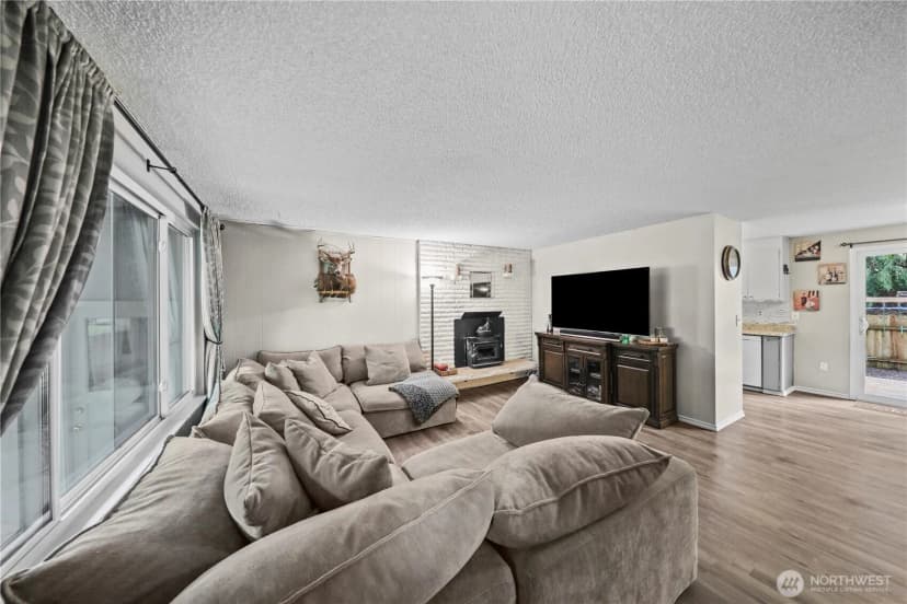 Property photo for 203 S 357th Street, Federal Way photo 6
