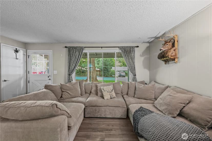 Property photo for 203 S 357th Street, Federal Way photo 7