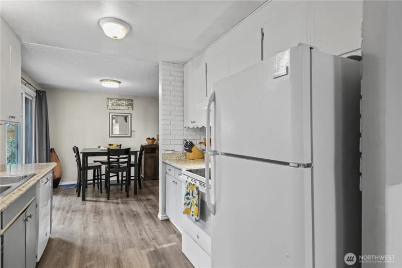 Property photo for 203 S 357th Street, Federal Way photo 12