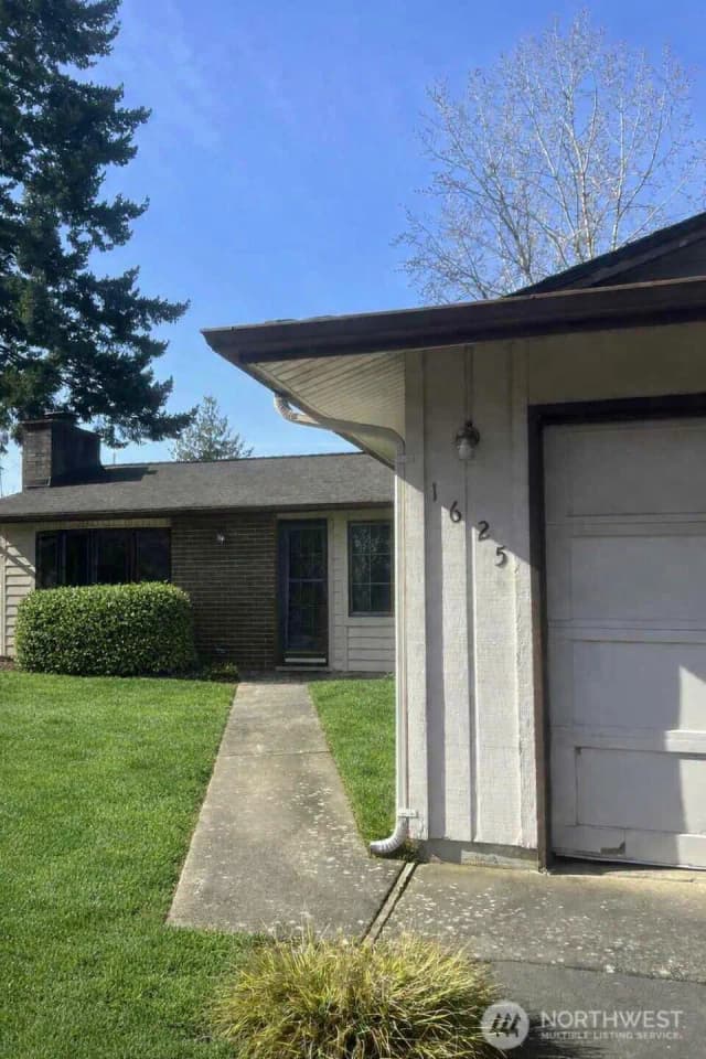 Property photo for 1625 Camas Avenue Ne, Renton photo 2