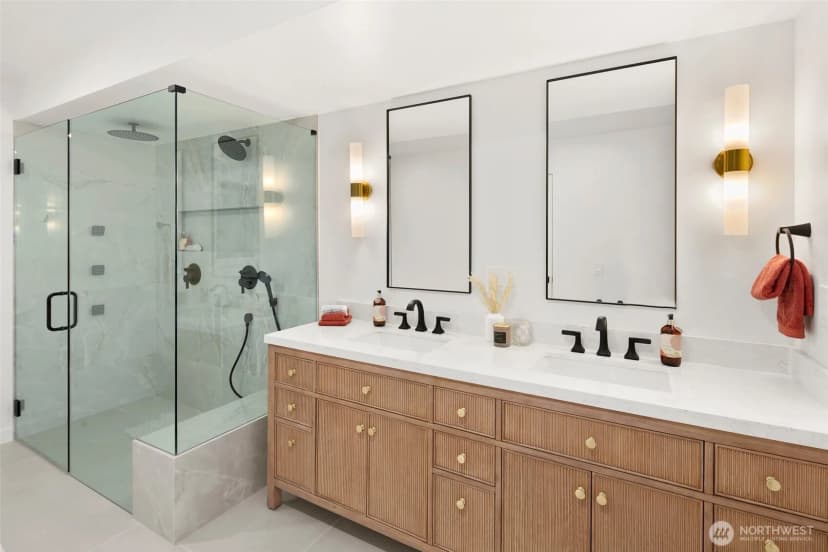 Property photo for 16040 36th Avenue Ne, Lake Forest Park photo 18