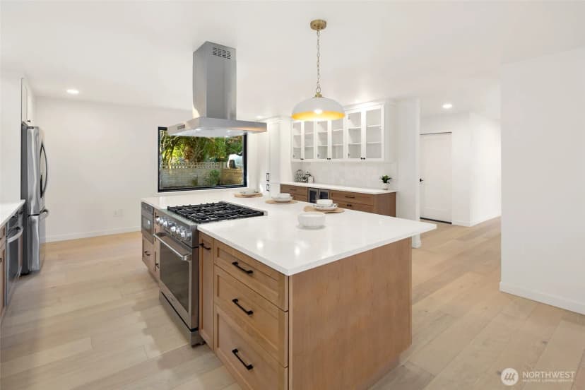Property photo for 16040 36th Avenue Ne, Lake Forest Park photo 11