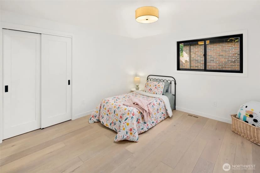 Property photo for 16040 36th Avenue Ne, Lake Forest Park photo 21