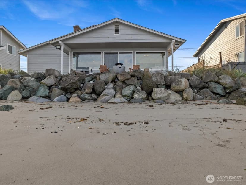 Property photo for 2625 W Beach Road, Oak Harbor photo 6