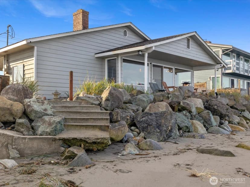 Property photo for 2625 W Beach Road, Oak Harbor photo 5