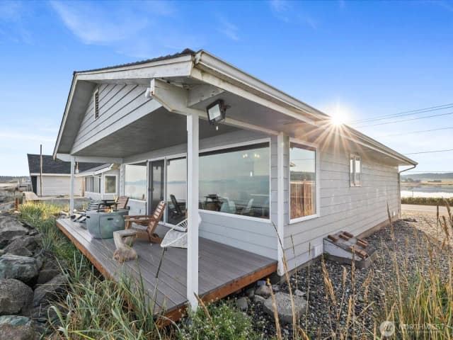 Property photo for 2625 W Beach Road, Oak Harbor photo 3