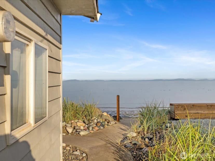 Property photo for 2625 W Beach Road, Oak Harbor photo 11