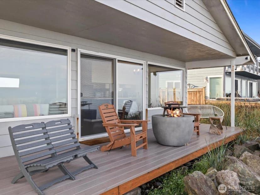 Property photo for 2625 W Beach Road, Oak Harbor photo 8