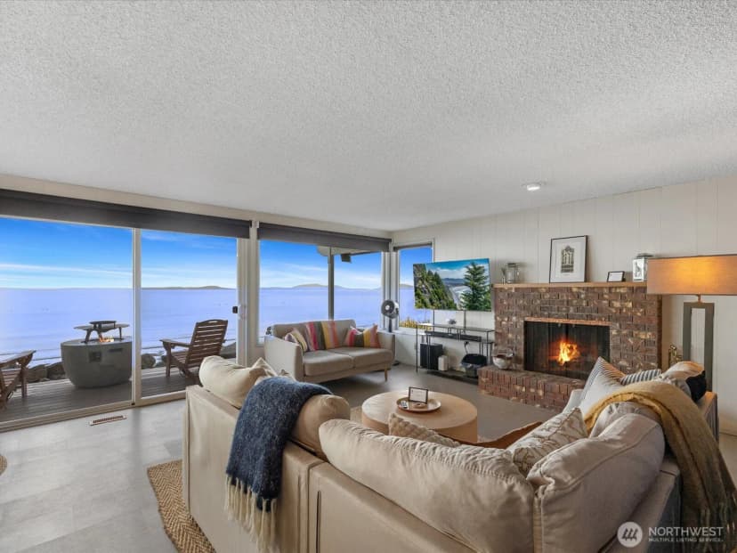 Property photo for 2625 W Beach Road, Oak Harbor photo 15