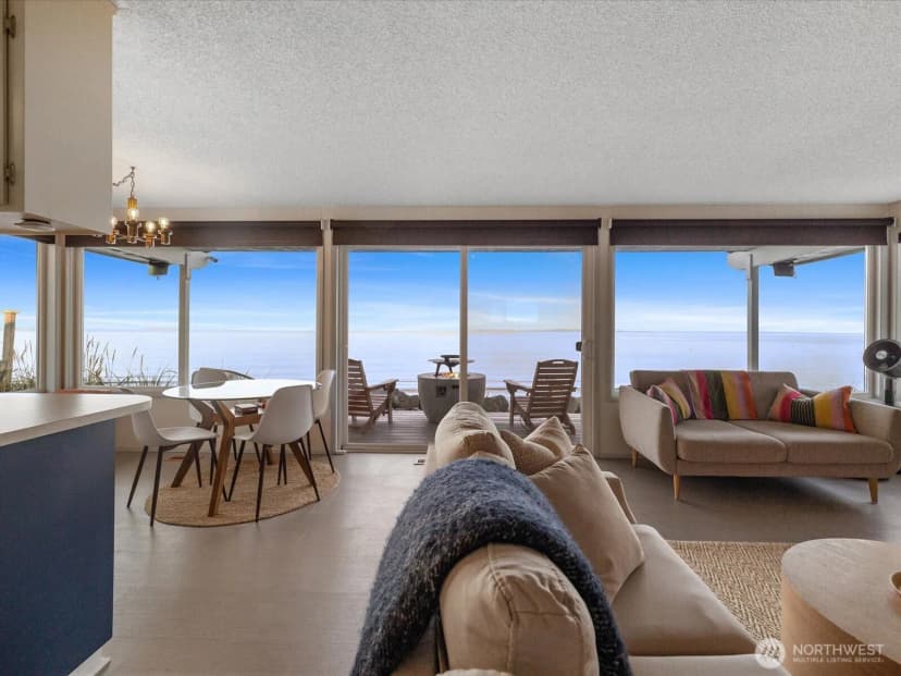 Property photo for 2625 W Beach Road, Oak Harbor photo 12