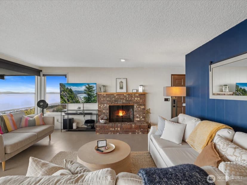 Property photo for 2625 W Beach Road, Oak Harbor photo 14