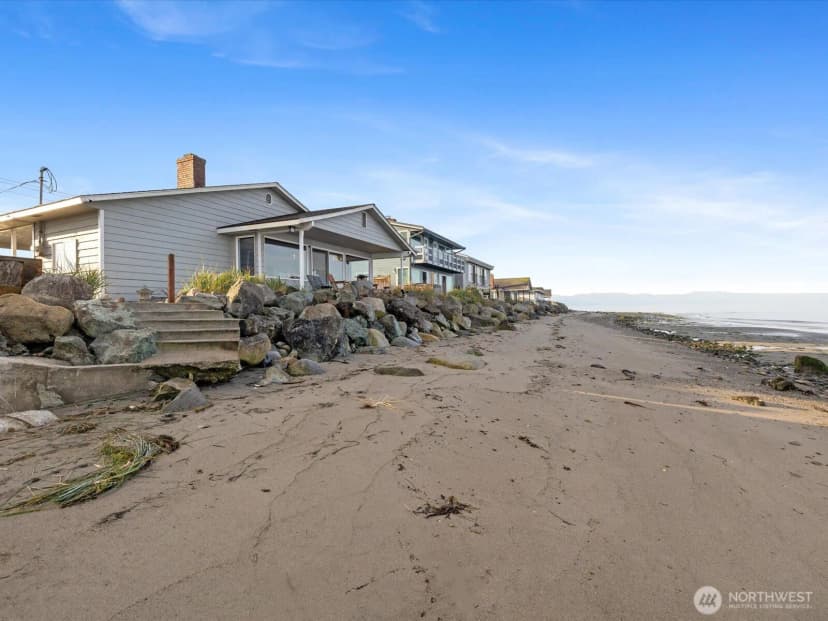 Property photo for 2625 W Beach Road, Oak Harbor photo 10