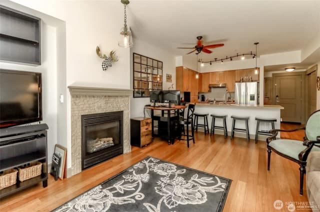 Property photo for 1840 25th Avenue Ne #204, Issaquah photo 4