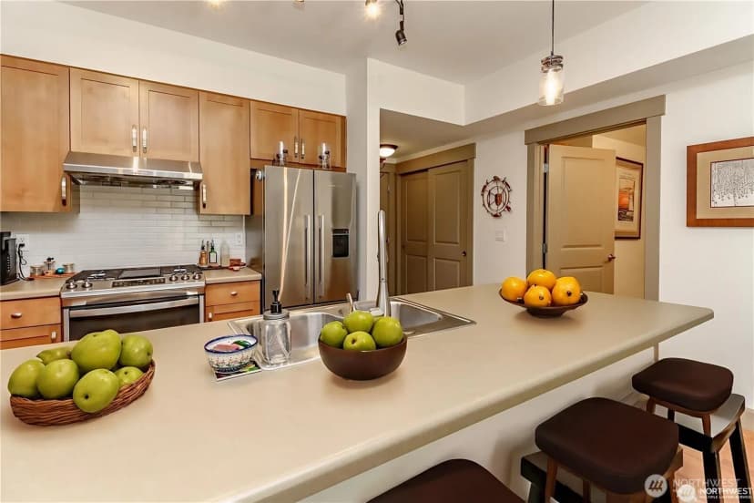 Property photo for 1840 25th Avenue Ne #204, Issaquah photo 13