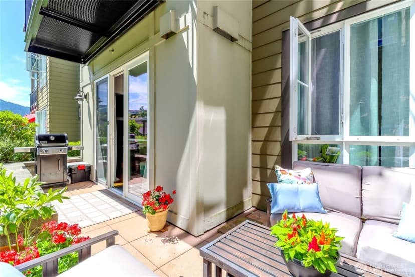 Property photo for 1840 25th Avenue Ne #204, Issaquah photo 5