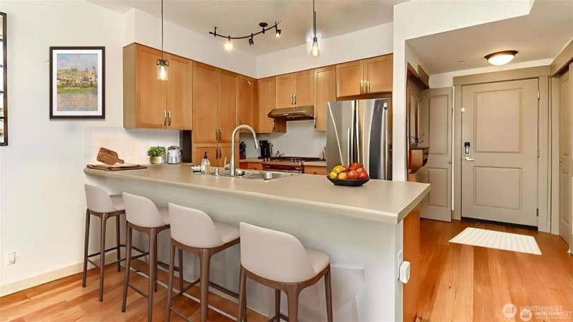 Property photo for 1840 25th Avenue Ne #204, Issaquah photo 8