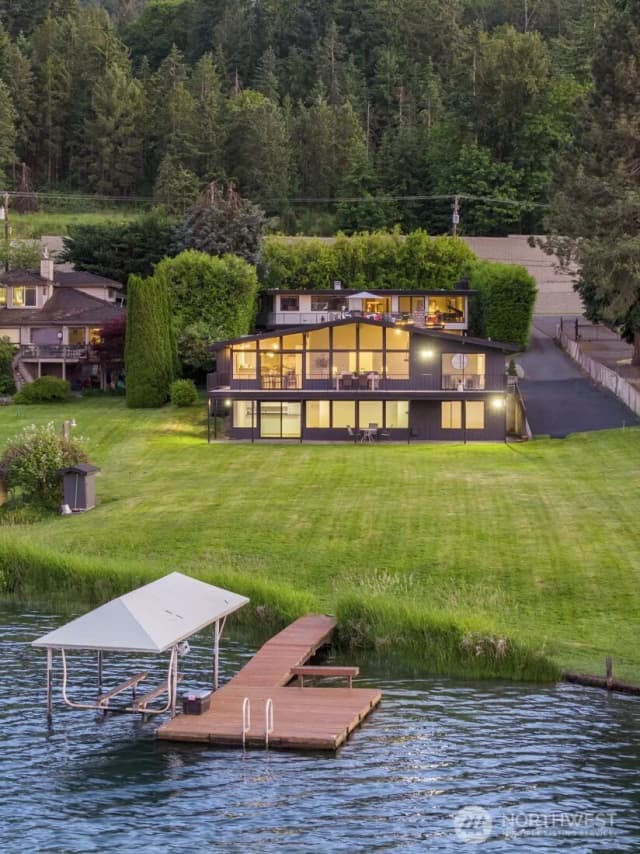 Property photo for 5110 Nw Sammamish Road, Issaquah photo 2
