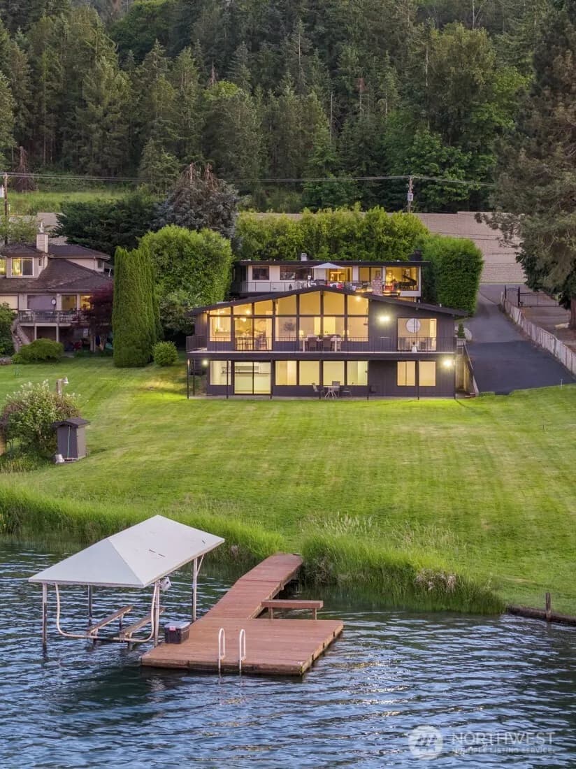 Property photo for 5110 Nw Sammamish Road, Issaquah photo 2