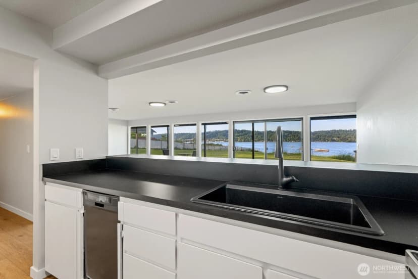 Property photo for 5110 Nw Sammamish Road, Issaquah photo 32