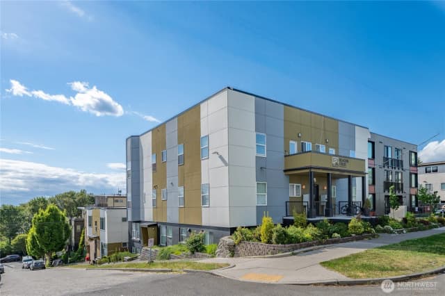 Property photo for 1815 13th Avenue S, Seattle photo 3