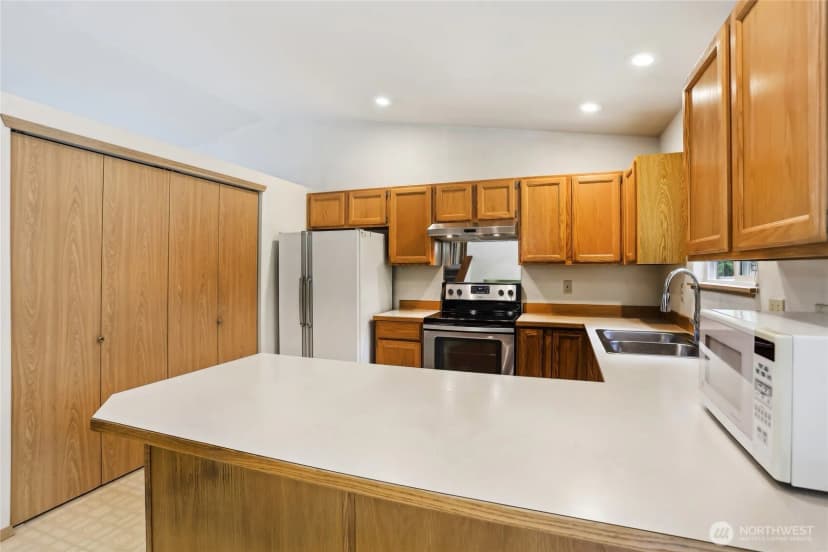 Property photo for 12515 Ne 107th Place, Kirkland photo 8