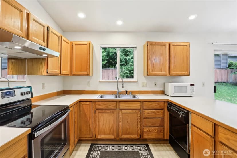 Property photo for 12515 Ne 107th Place, Kirkland photo 6