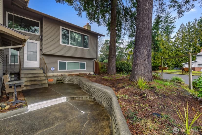 Property photo for 2207 Bremerton Avenue Ne, Renton photo 2