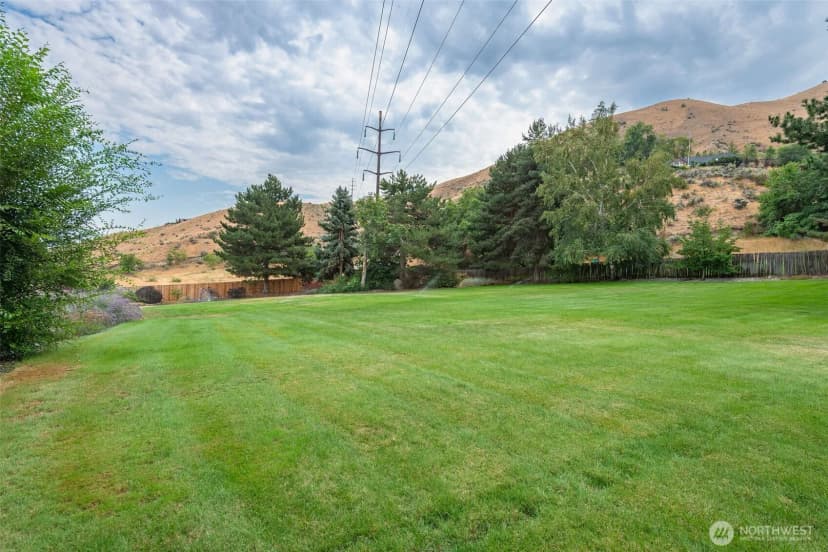 Property photo for 409 Austin Ave, Wenatchee photo 37