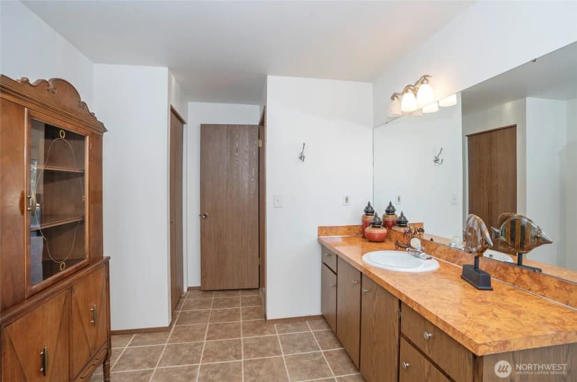 Property photo for 8401 Amber Drive Sw, Lakewood photo 18