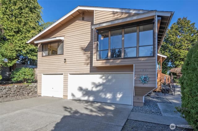 Property photo for 8401 Amber Drive Sw, Lakewood photo 3