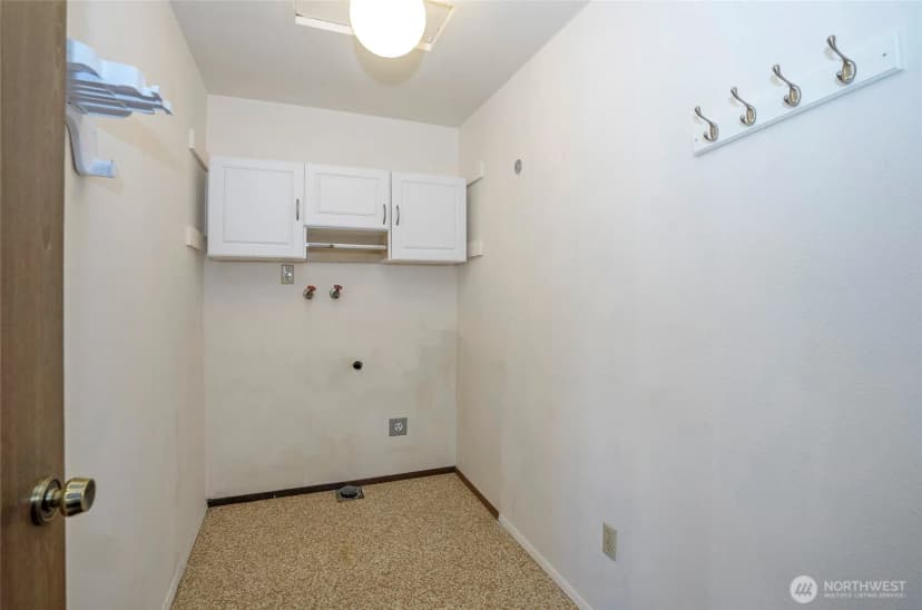 Property photo for 8401 Amber Drive Sw, Lakewood photo 16