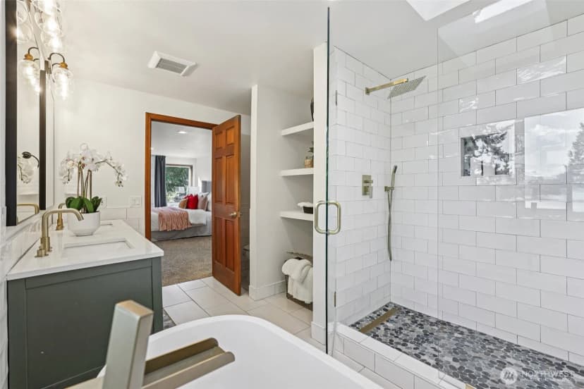Property photo for 411 W Lake Sammamish Parkway Ne, Bellevue photo 21