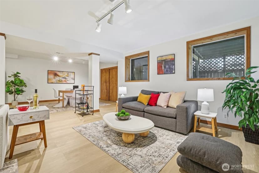 Property photo for 411 W Lake Sammamish Parkway Ne, Bellevue photo 23