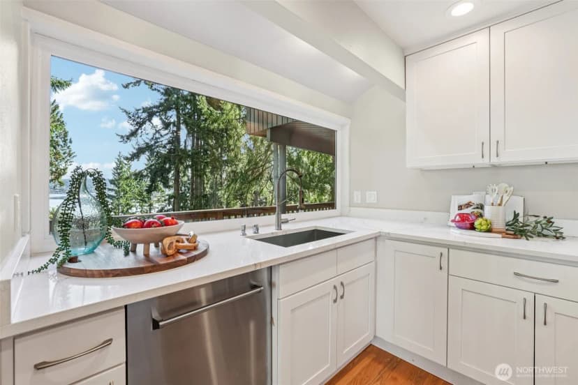 Property photo for 411 W Lake Sammamish Parkway Ne, Bellevue photo 10