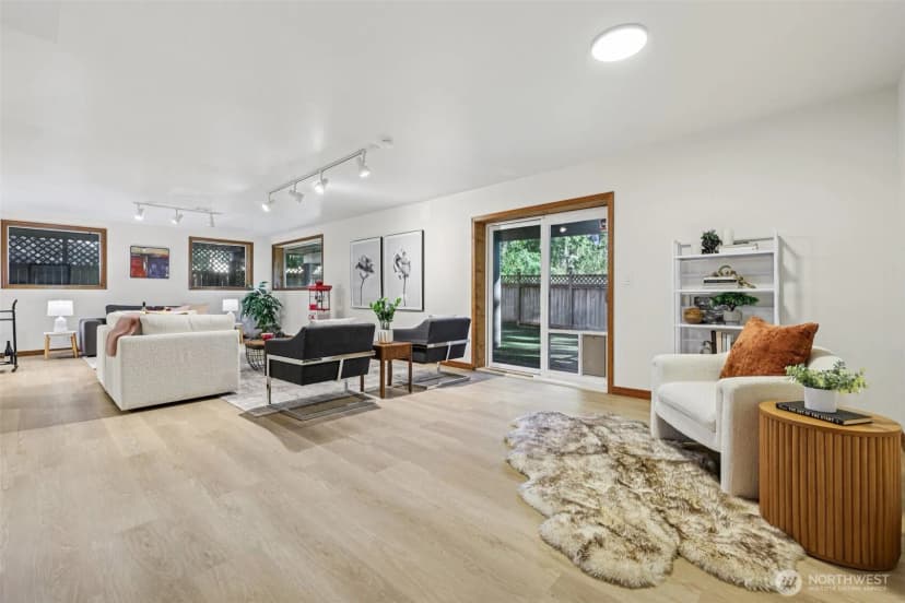 Property photo for 411 W Lake Sammamish Parkway Ne, Bellevue photo 27
