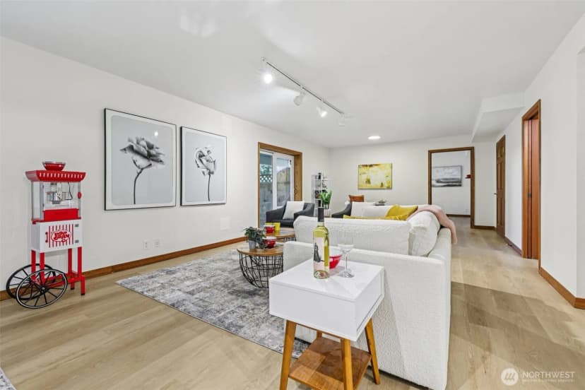 Property photo for 411 W Lake Sammamish Parkway Ne, Bellevue photo 24