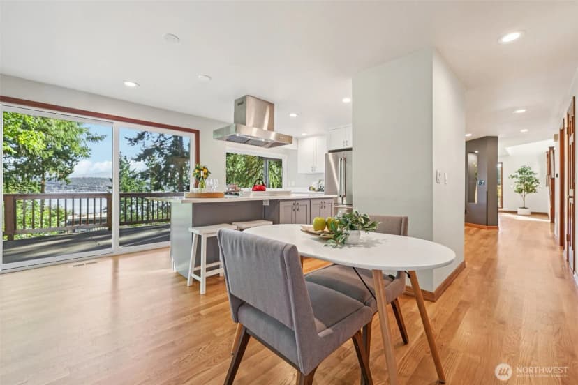 Property photo for 411 W Lake Sammamish Parkway Ne, Bellevue photo 14