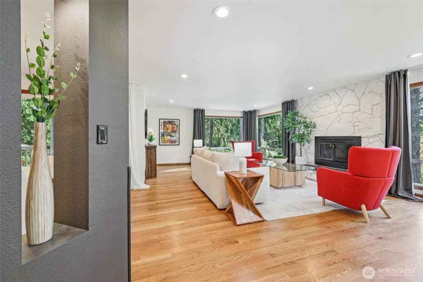 Property photo for 411 W Lake Sammamish Parkway Ne, Bellevue photo 4