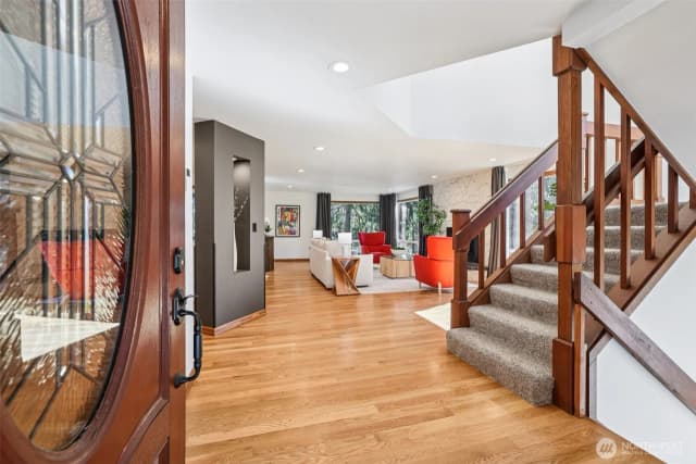 Property photo for 411 W Lake Sammamish Parkway Ne, Bellevue photo 3