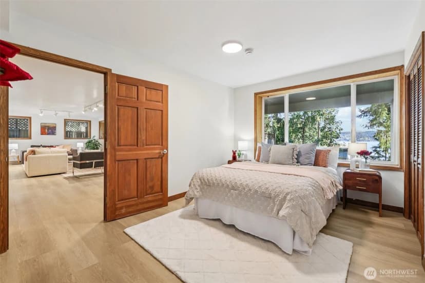Property photo for 411 W Lake Sammamish Parkway Ne, Bellevue photo 30