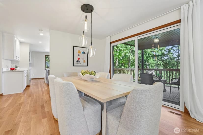 Property photo for 411 W Lake Sammamish Parkway Ne, Bellevue photo 13
