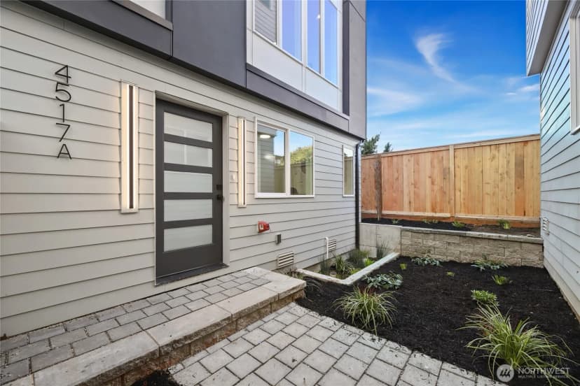 Property photo for 4517 44th Avenue Sw, Seattle photo 3