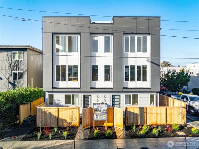 Property photo for 4517 44th Avenue Sw, Seattle photo 2