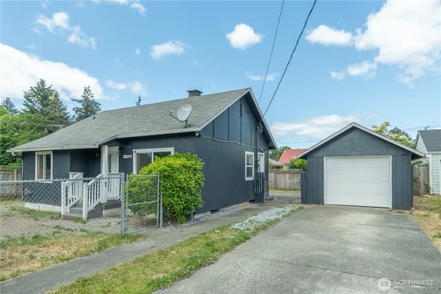 Property photo for 15406 Grant Avenue Sw, Lakewood