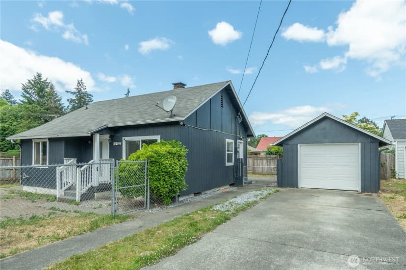 Property photo for 15406 Grant Avenue Sw, Lakewood