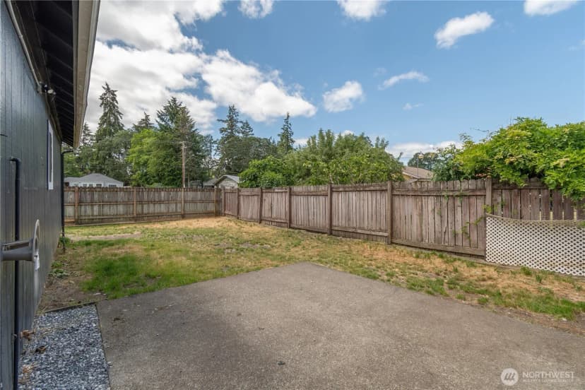 Property photo for 15406 Grant Avenue Sw, Lakewood photo 3