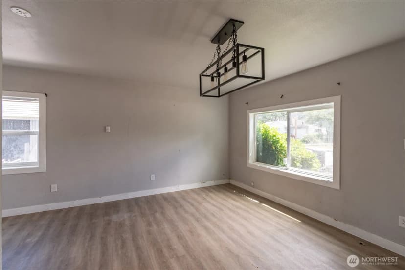 Property photo for 15406 Grant Avenue Sw, Lakewood photo 5