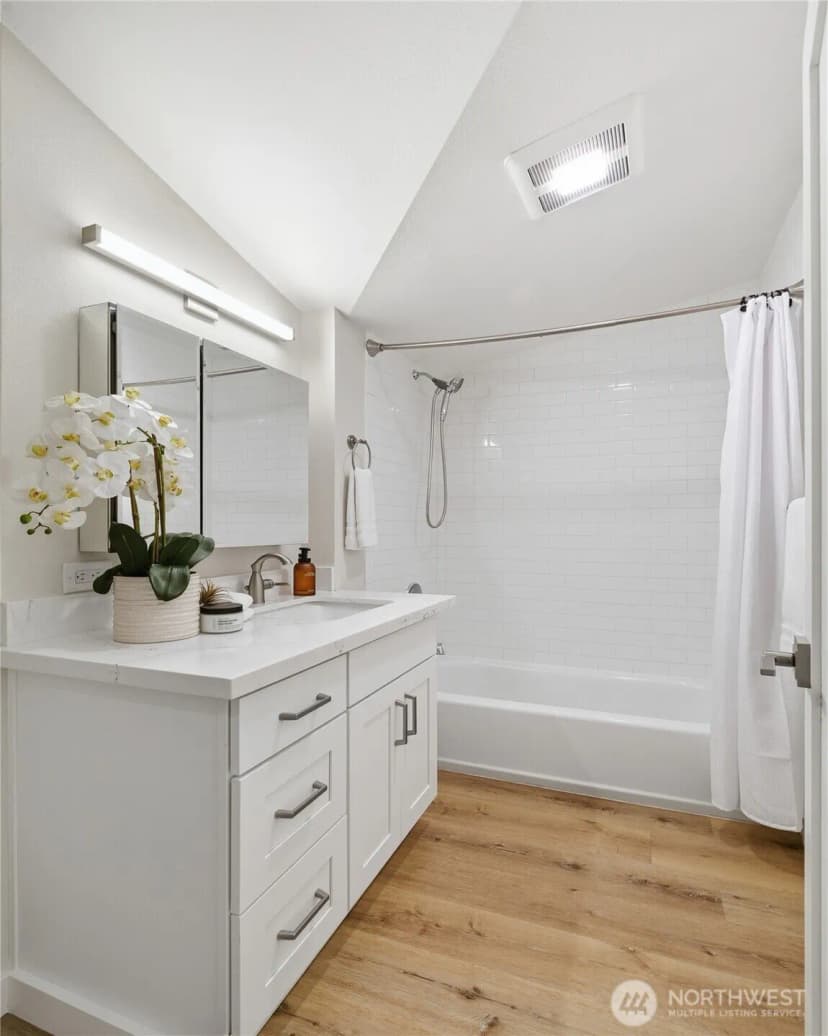 Property photo for 1126 14th Ave #g, Seattle photo 24